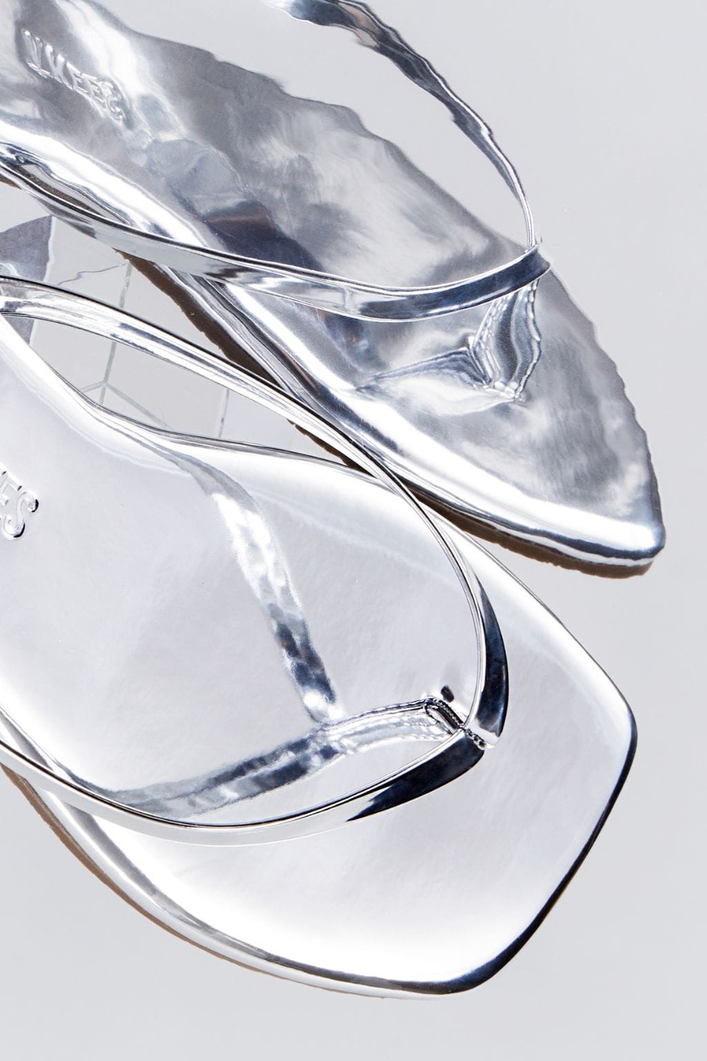 Square Toe Lily Mirror (Chrome)