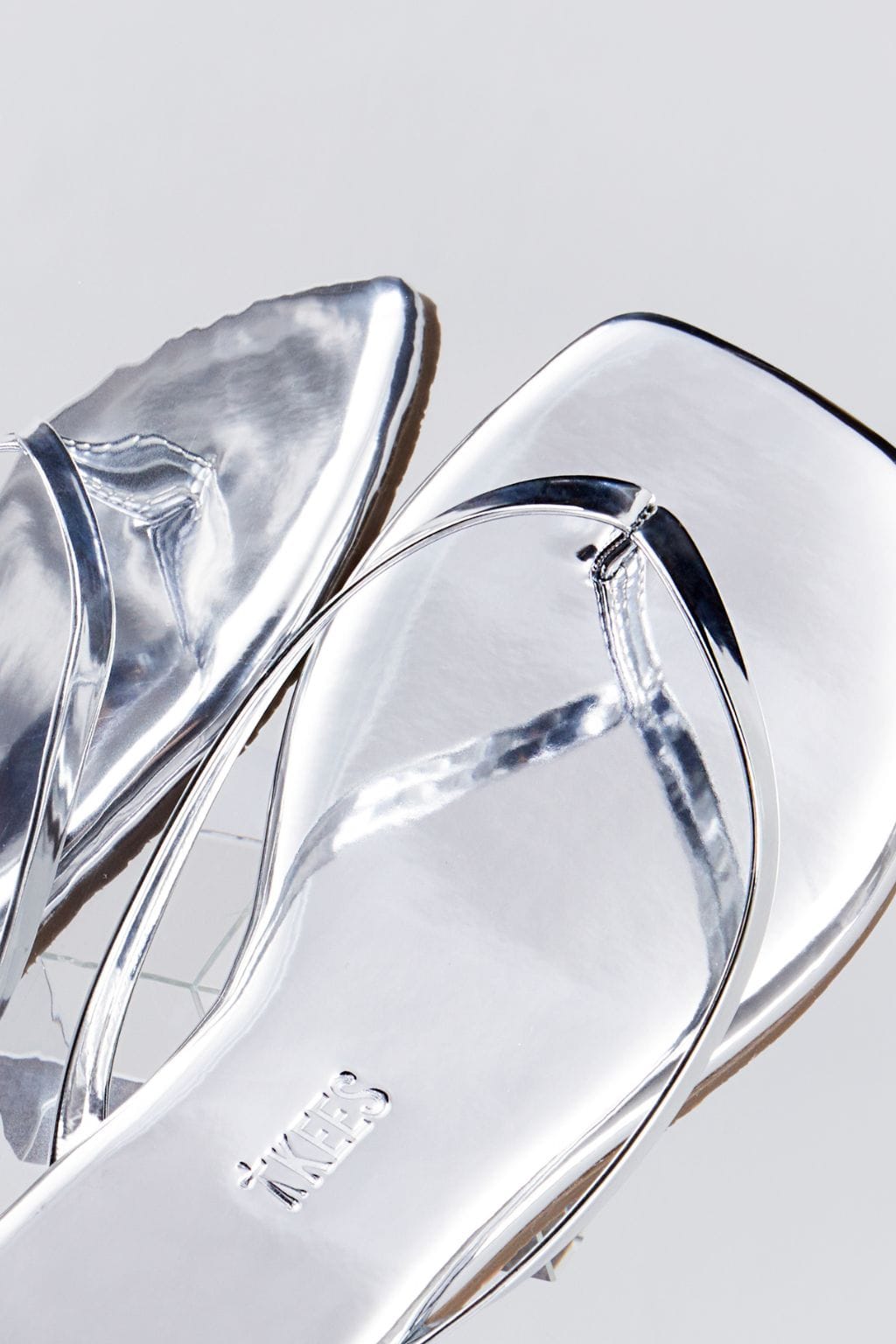 Square Toe Lily Mirror (Chrome)