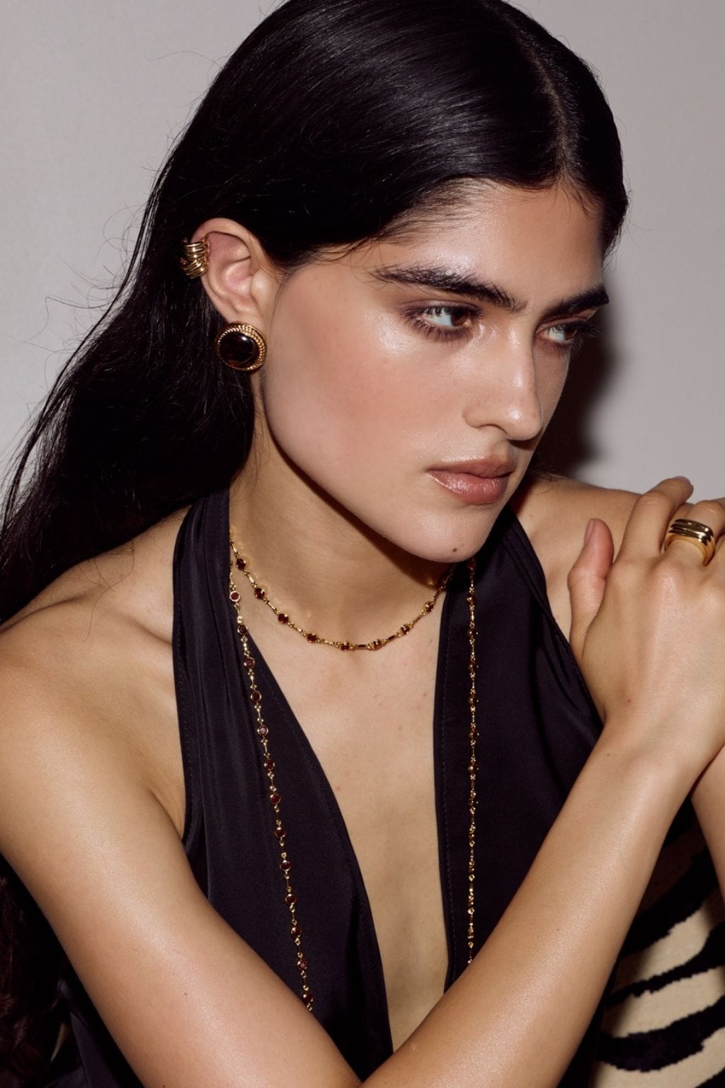 The Elizabeth Garnet Studs (Gold)