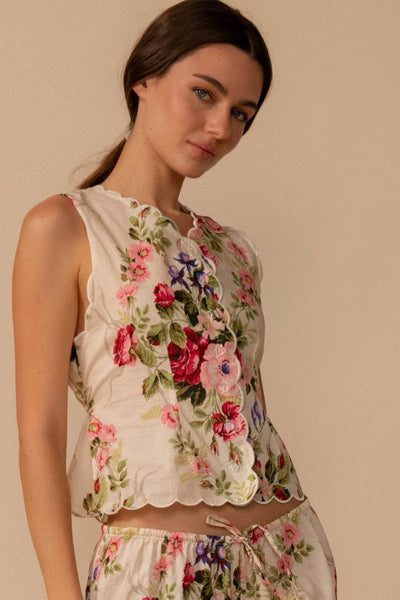Bouquet_ScallopedVest_studio_f